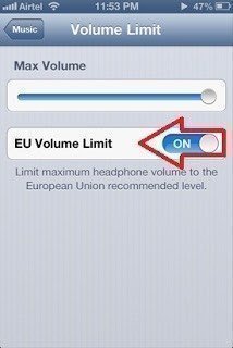 Устройства Apple на базе iOS 6.x имеют опцию для отключения ограничения громкости, налагаемого по требованию законодательства ЕС
